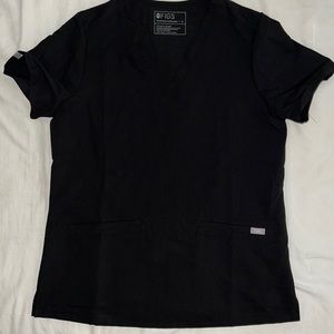 FIGS black scrub top with multiple pockets!